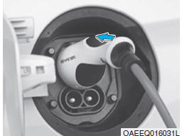 Como conectar um carregador portátil