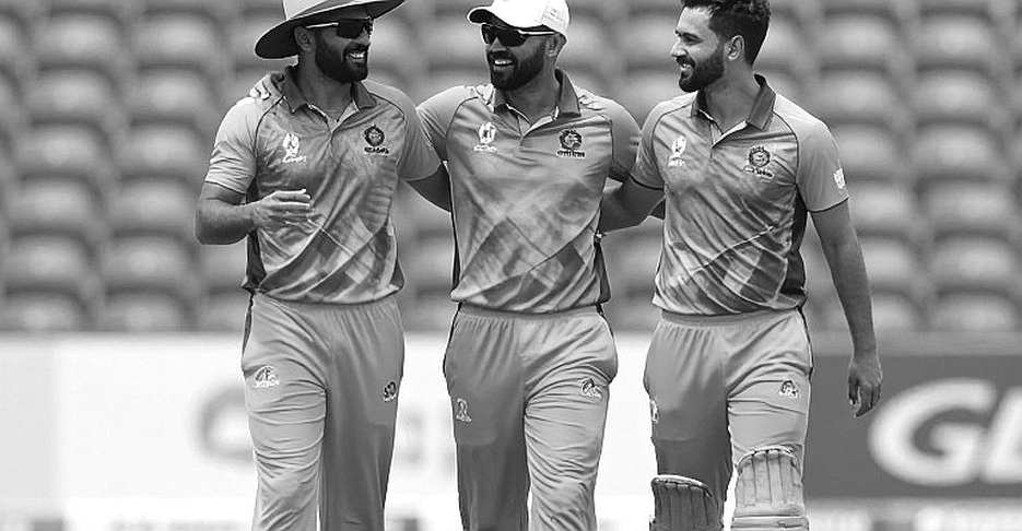 টুপি খোলার নির্দেশ: পাকিস্তান ক্রিকেটের শৃঙ্খলা-মর্যাদা ফাটল, আর যে মডেল প্রশ্নটা ধরতে পারেনি